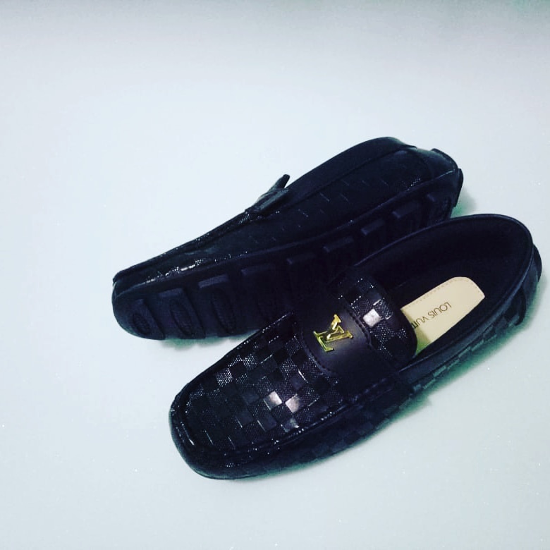 SEPATU PANTOFEL LOUIS VUITTON IMPORT