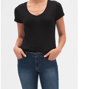 GAP Favorite Graphic V-Neck T-Shirt - Kaos Wanita Original - Kaos Santai Wanita - Kaos GAP