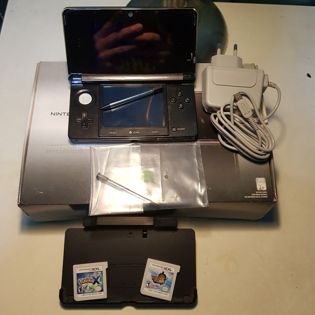 Nintendo 3DS Bekas + Pokemon X & Monster Hunter Ultimate