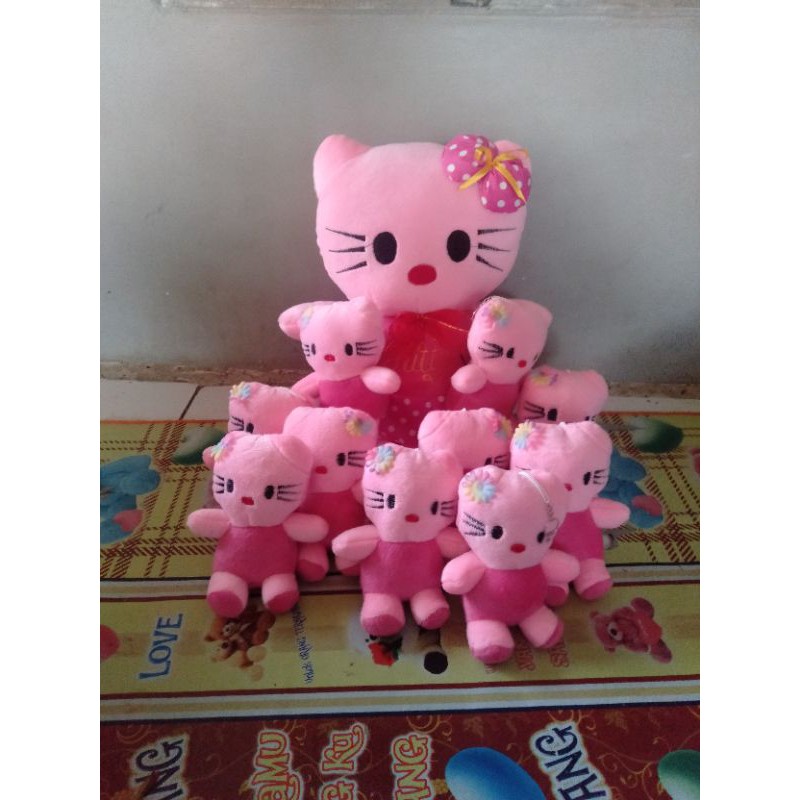 Boneka hello Kitty beranak 10 L