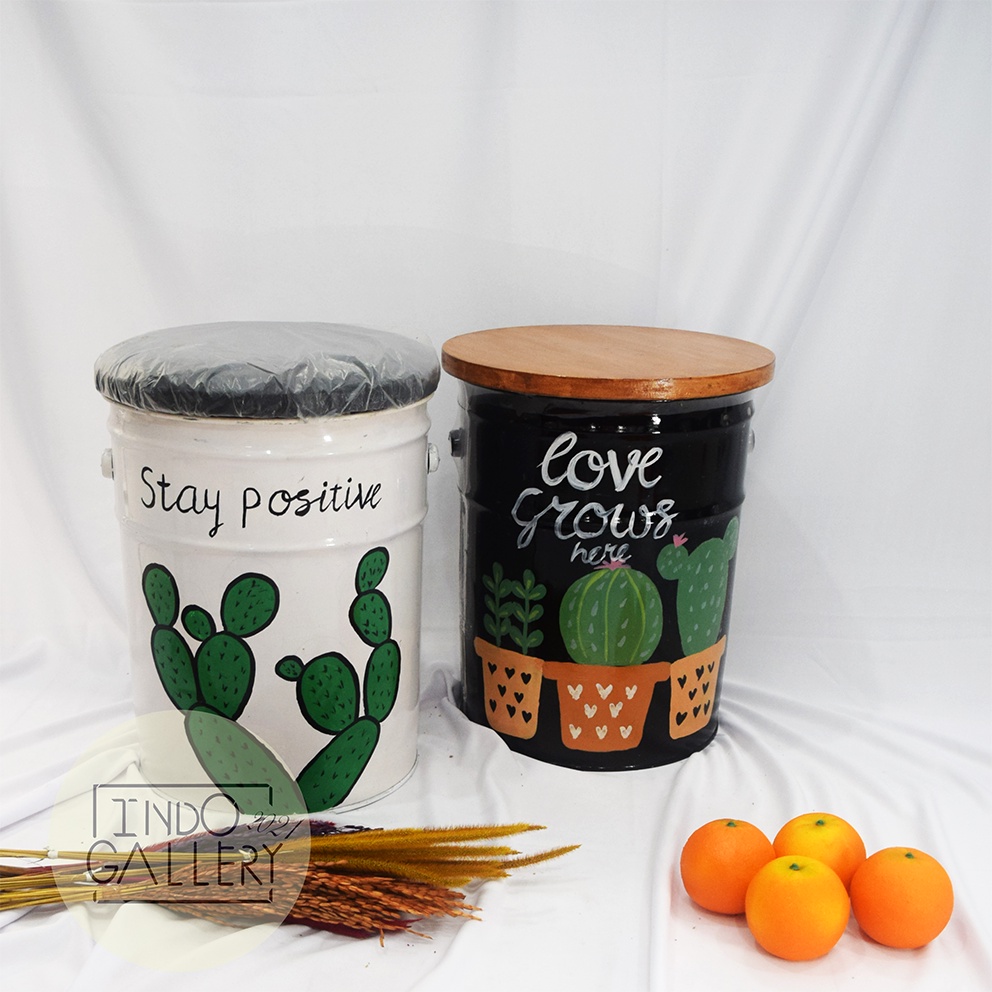 STOOL TONG LUKIS - KURSI / FURNITURE HITAM & PUTIH Rp175.000