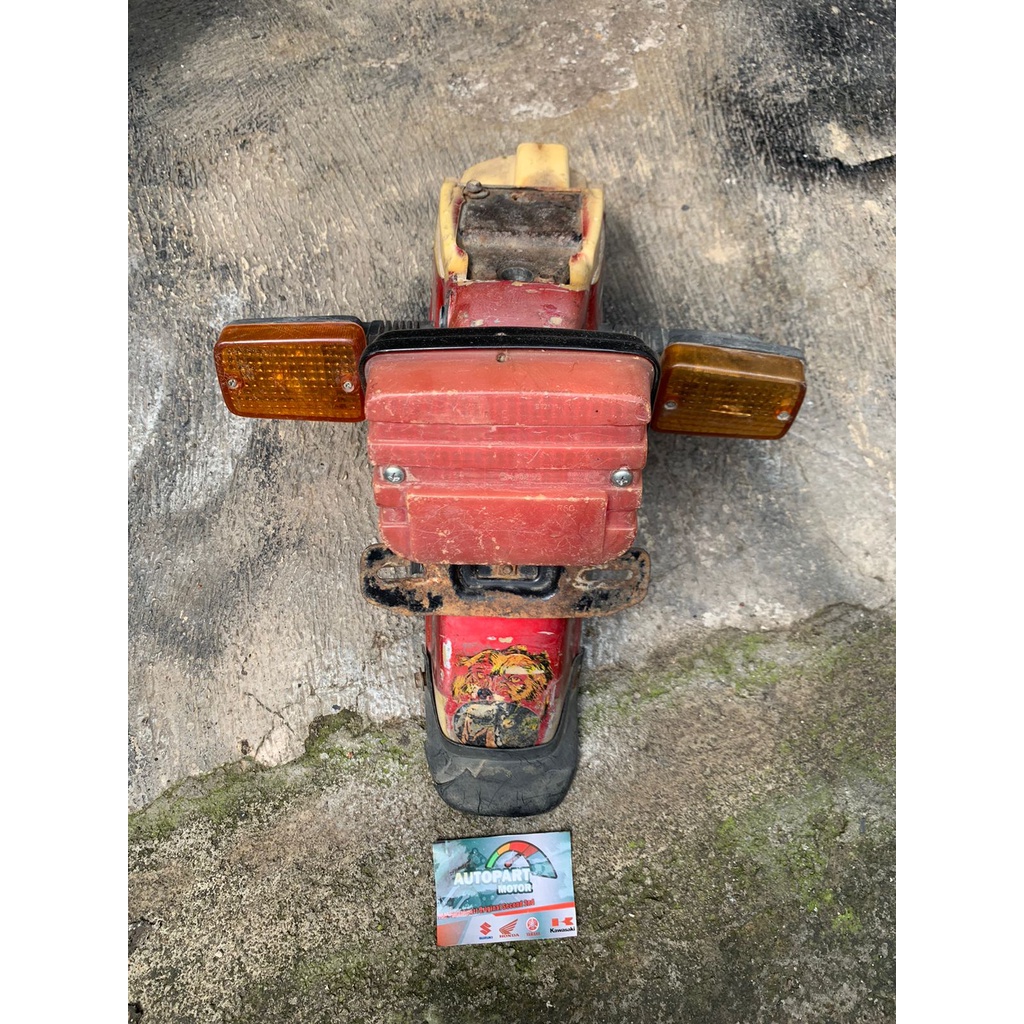 slebor spakbor bagian blkang set sein reting plus dudukan plat nomor Honda GL 100 original asli gl10
