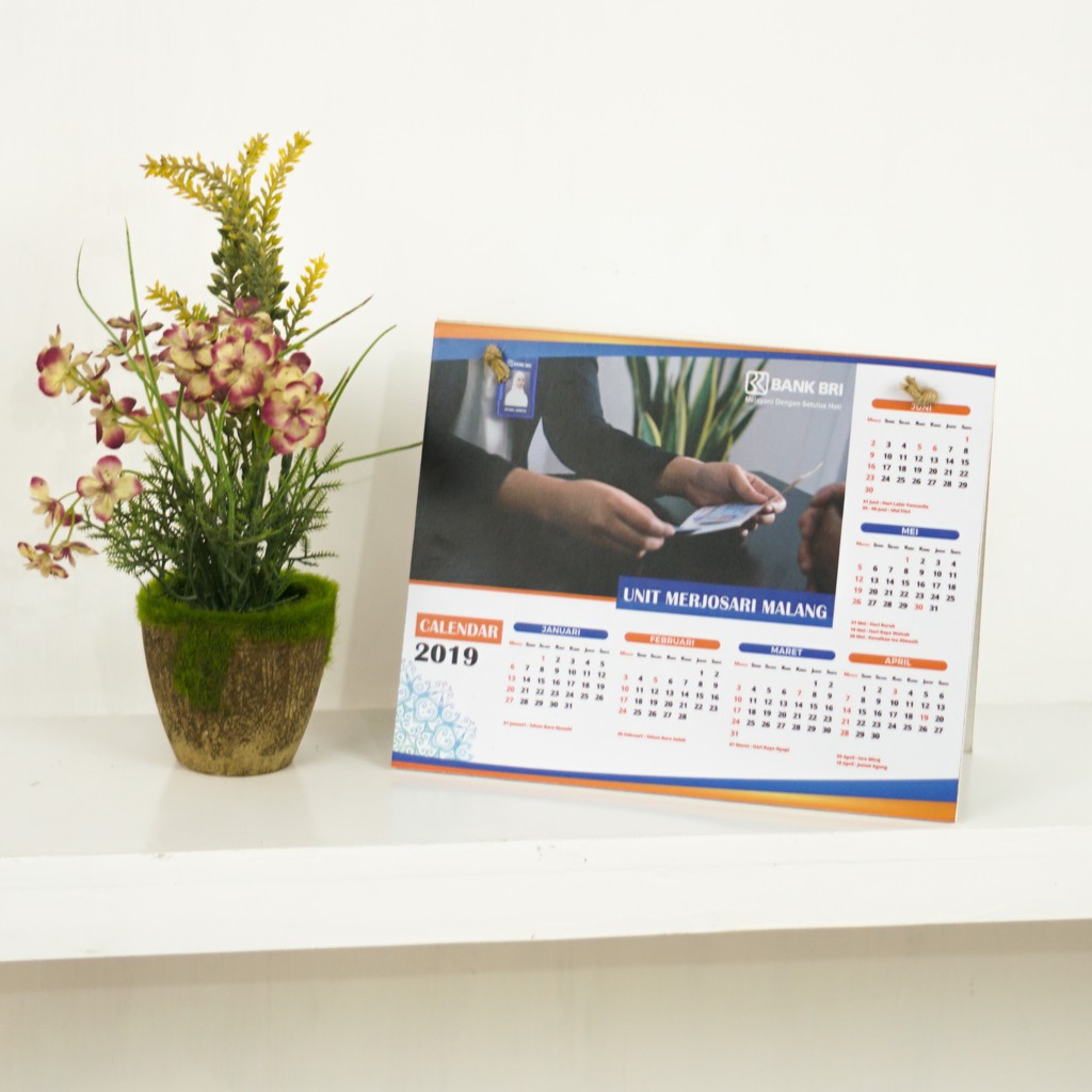 

WOOD Kalender Meja Tahun 2019 free desain request foto keluarga kantor