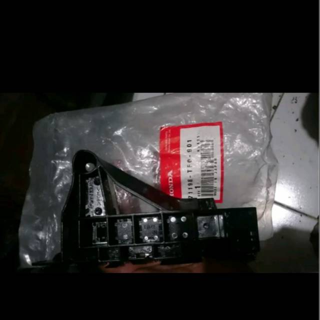 BREKET BEMPER DEPAN HONDA JAZZ RS GE8