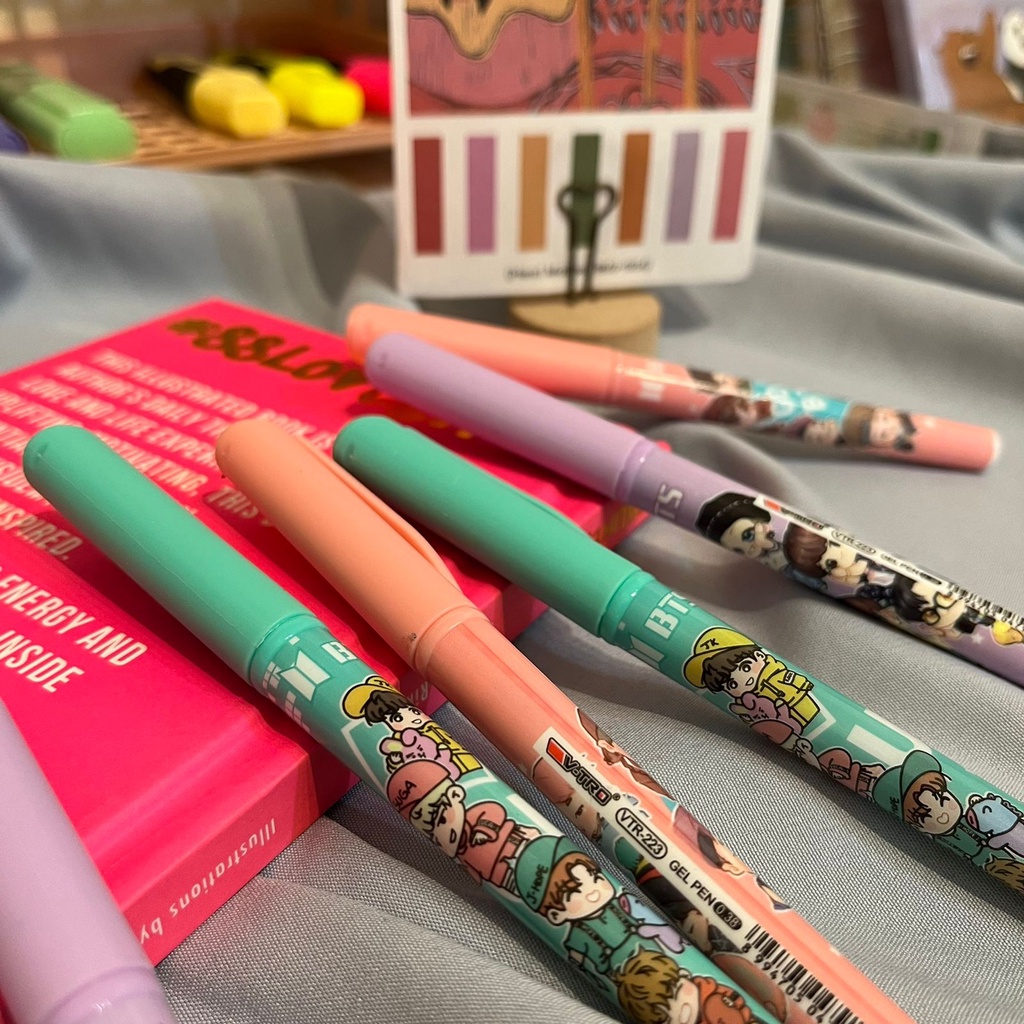 

PULPEN VITRO BT21 BTS PEN GEL PENA TINTA UNIK BTS BANGTAN ARMY BERKUALITAS COD GROSIR