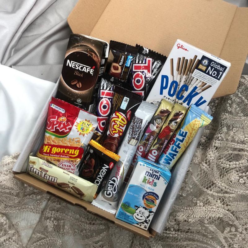 

SNACKBOX | GIFTBOX | KADO WISUDA | KADO SIDANG | KADO ULANG TAHUN | HAMPERS | BLAWHI SERIES