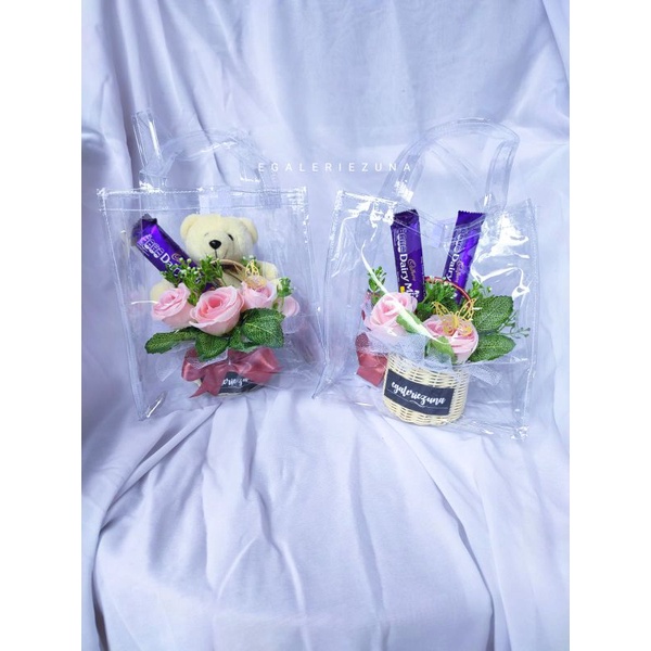 

BUCKET COKLAT CADBURRY BONEKA TEDDY BEAR BUNGA ARTIFIKAL