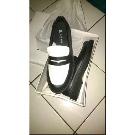 Sepatu Slip on Pria Docmart Original &quot;KHAILA MEN&quot; sepatu slip on pria casual pria hitam putih