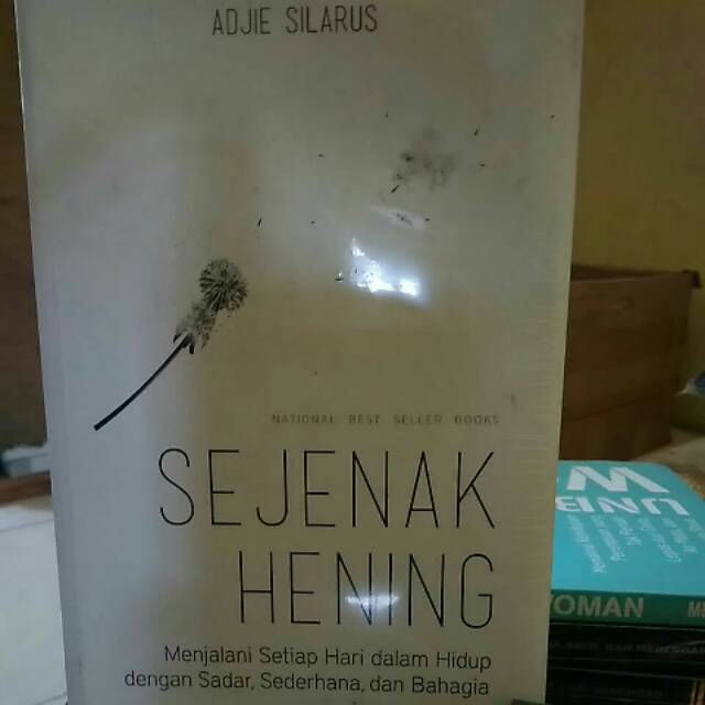 Sejenak hening menjalani setiap hari dalam hidup dengan sadar, sederhana, dan bahagia