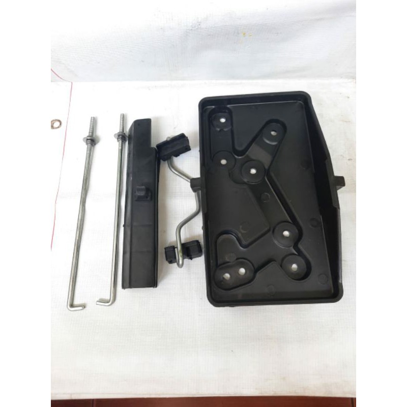 Tatakan aki mobil Avanza Xenia Rush TERIOS universal dudukan/tempataki/alas Avanza Veloz