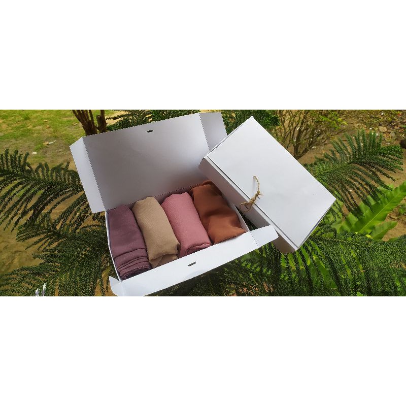 

BOX HAMPERS polos bahan tebal (packaging HIJAB ,baju )