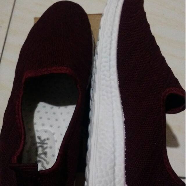 Sepatu slip on wanita spark