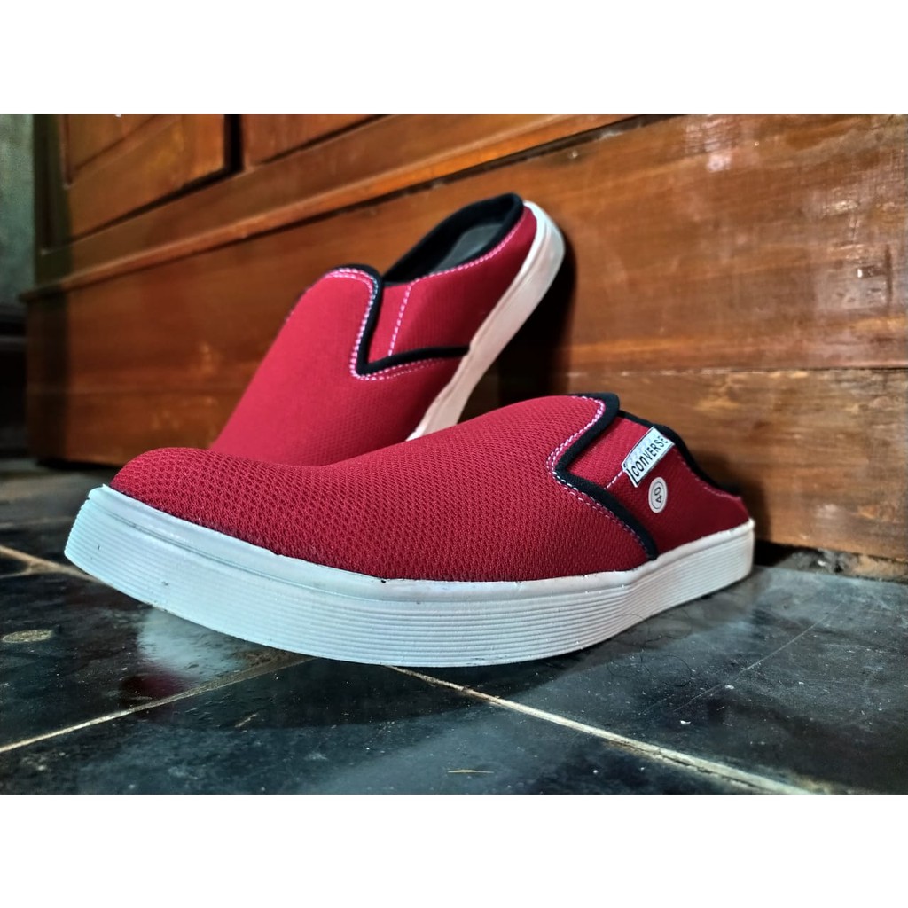 Sepatu pria slip on Converse