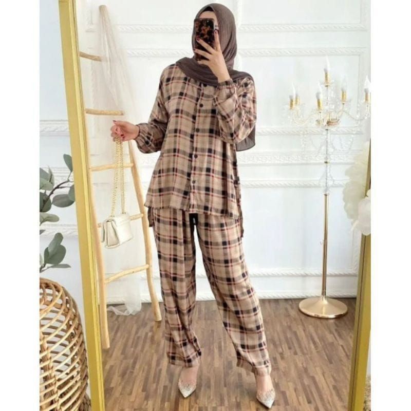 One set. RAYON VISCOSE MOTIF VIRAL KEKINIAN