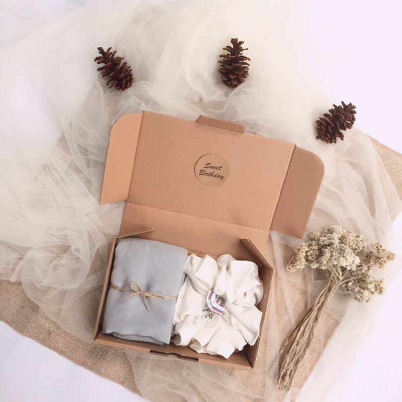 

Hampers Hijab/ ulang tahun/ graduation/ anniversary