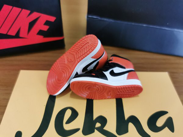 Air Jordan 1 SATIN SHATTERED BACKBOARD - 3D Sneakers Keychain Gantungan Kunci