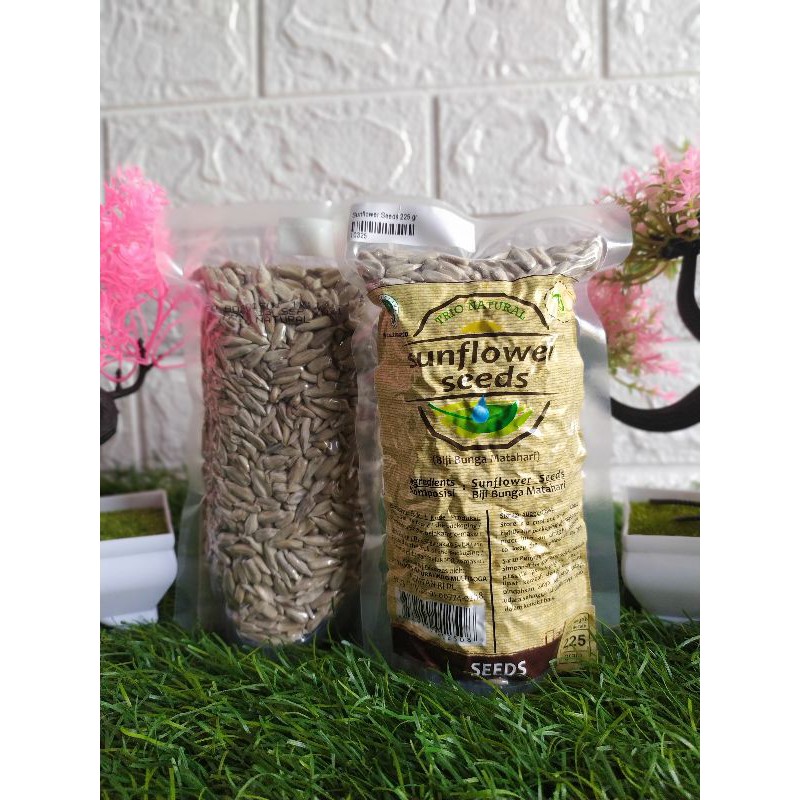 

SUNFLOWER SEEDS (KUWACI TANPA KULIT MENTAH) SUPERFOOD CEMILAN DIET SEHAT TRIO NATURAL HALAL MUI