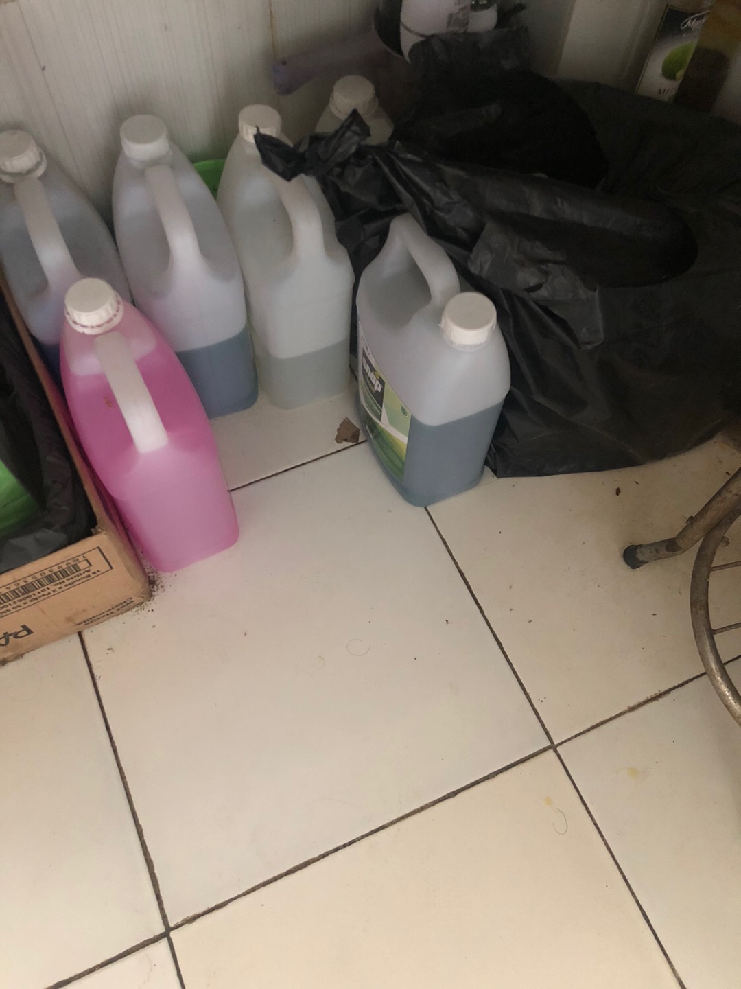 Liquid Detergen Deterjen Sabun Cuci Pakaian Cair Untuk Mesin Cuci 4 Liter Snap Clean Bukan Rinso