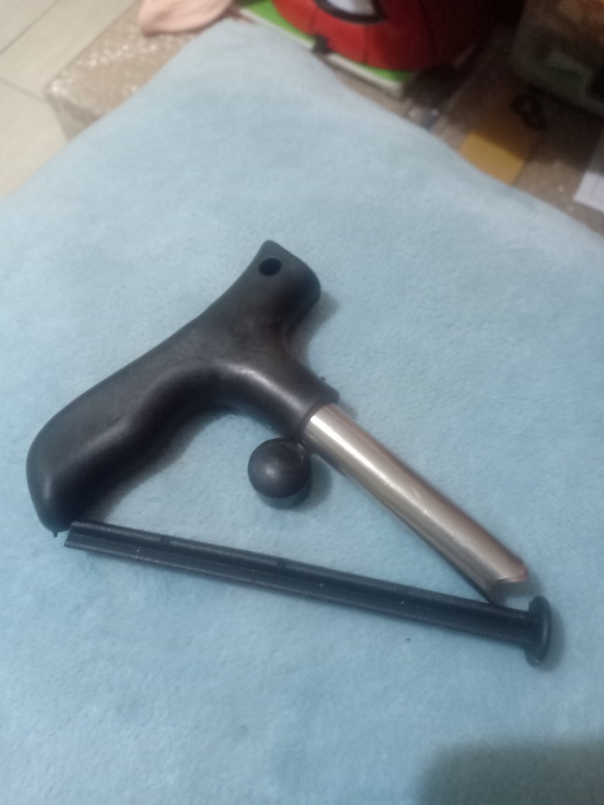 Alat Pembolong - Pelubang Kelapa - Pembuka Batok Buah Kelapa