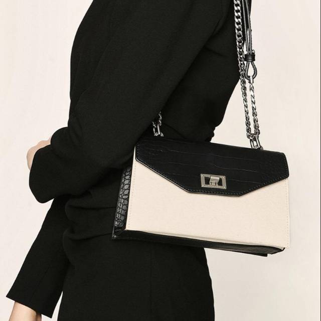 

C691 SIZE 20 x 11 x 5 cm