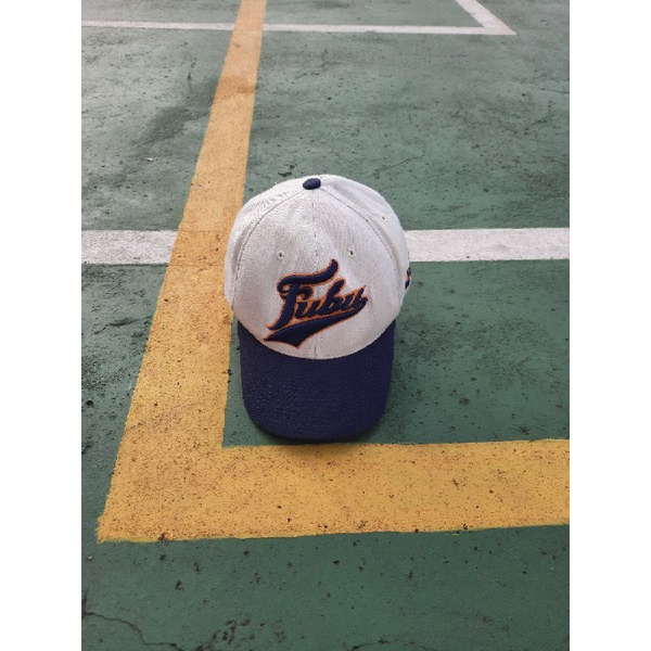 2 TOPI NAUTICA DAN FUBU SECOND