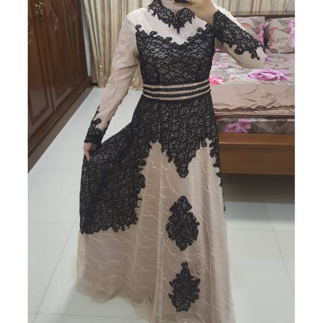 Gaun Pesta Mewah Muslimah Party Dress Full Payet Tabur Cream Hitam S