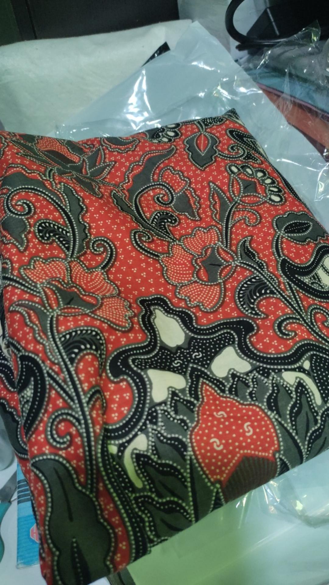 Batik Modern Pria Slim Fit