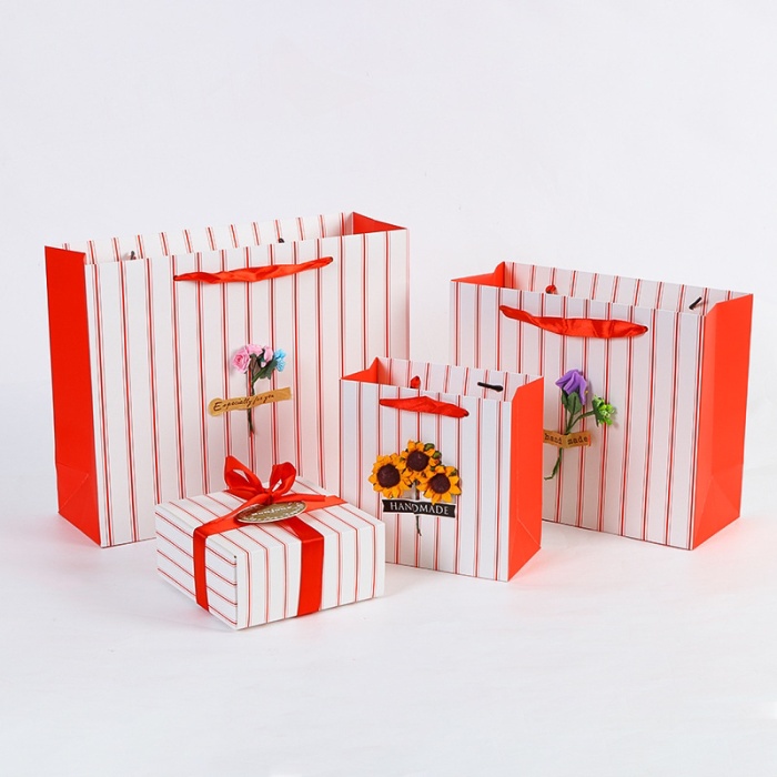 

Terlaris Kantong kado, paper bag hadiah, kantong karton baju, kantong untuk kad