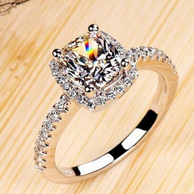 Cincin Lapis Emas Putih dengan Kristal Berlian Imitasi untuk Wanita