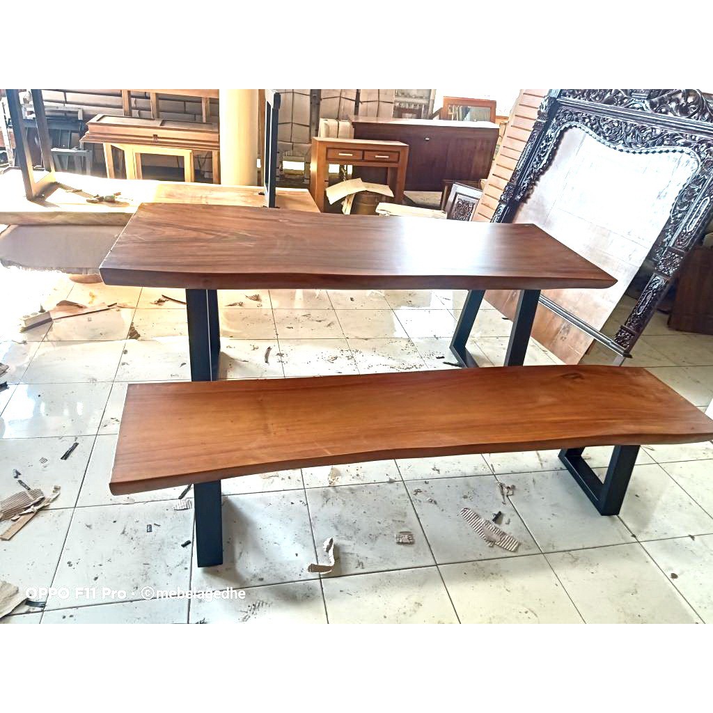 Meja makan kayu trembesi solid dan meja TV