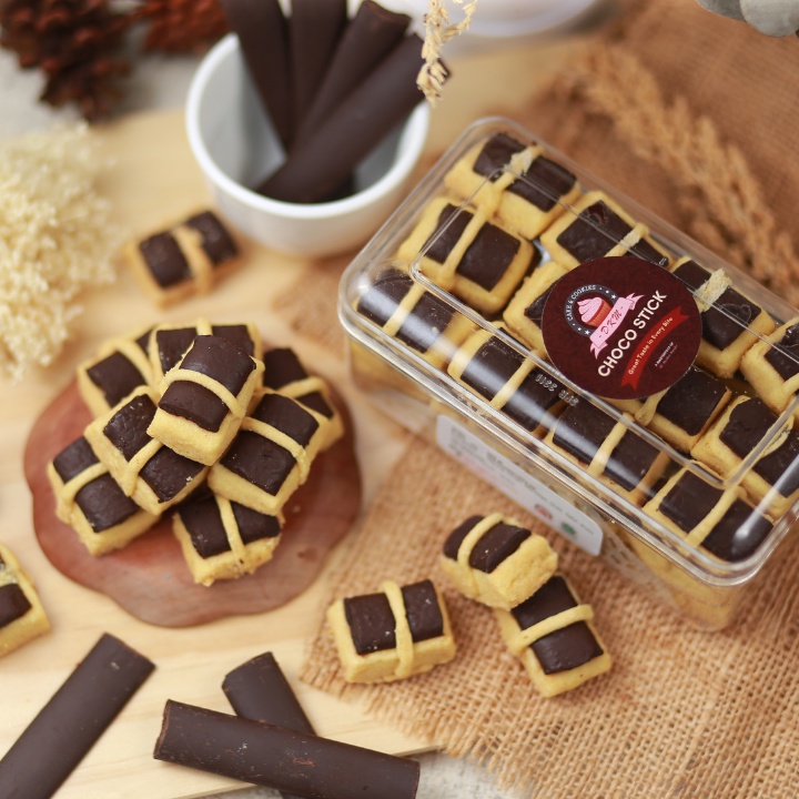 

CHOCO STICK COOKIES KUE KERING COKLAT BATANG Toples 350 gr/ Kue Kering Coklat Lebaran/Produsen Kue Kering