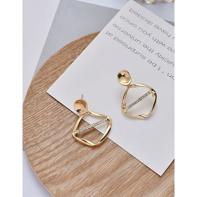 LRC Anting tusuk Fashion Golden Geometric Metal Triangle Diamond Earrings D80661