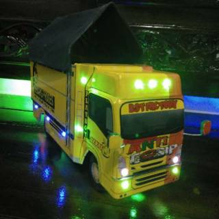  MINIATUR  TRUK  ANTI  GOSIP  Shopee Indonesia