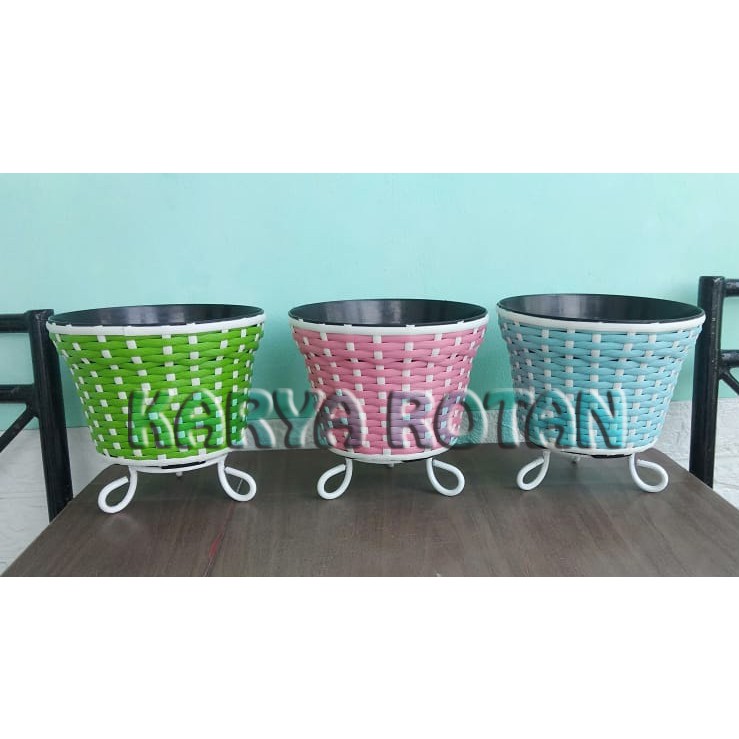 Pot Anyam Kaki Rotan Sintetis D20