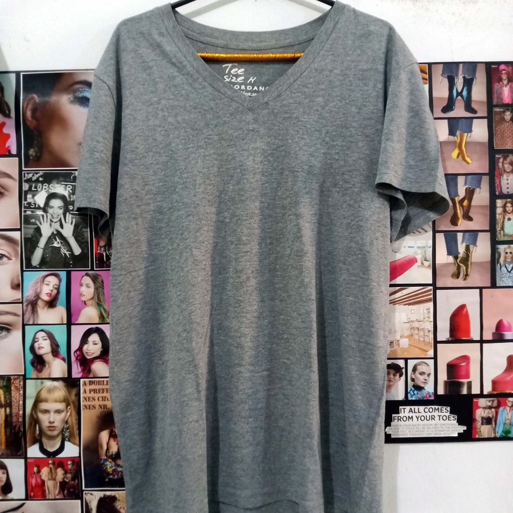 PRELOVED V-NECK GIORDANO