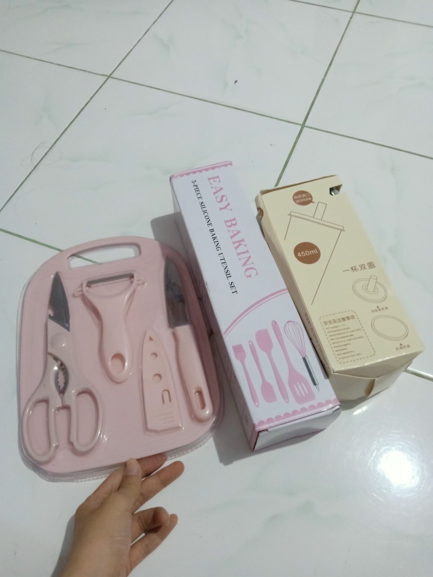 Talenan Set 4set Gunting , Pisau , Pisau Kupas