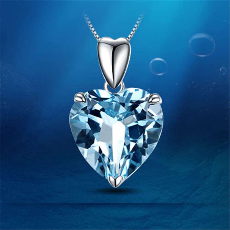 [Ready Stock]Fashion Inlaid Heart-Shaped Blue Crystal Pendant Necklace