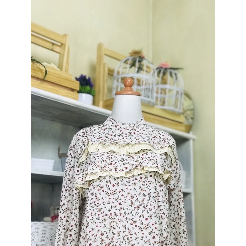 blouse putih // blouse kekinian // baju murah // baju putih // baju lucu