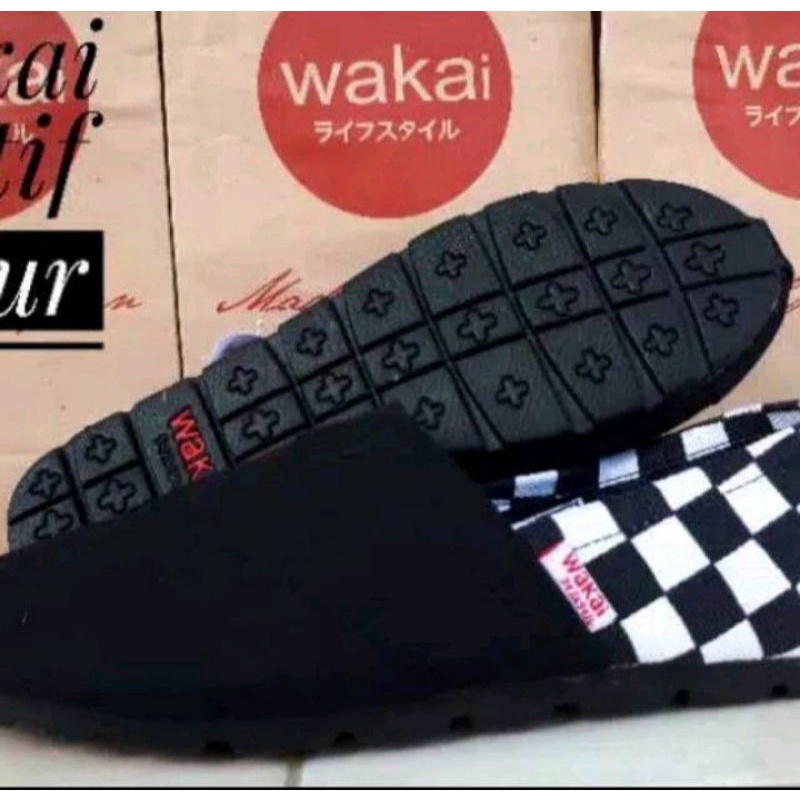 ( GRATIS ONGKIR ) wakai hitam catur sepatu casual pria/wanita Slip On Grade Original termurah