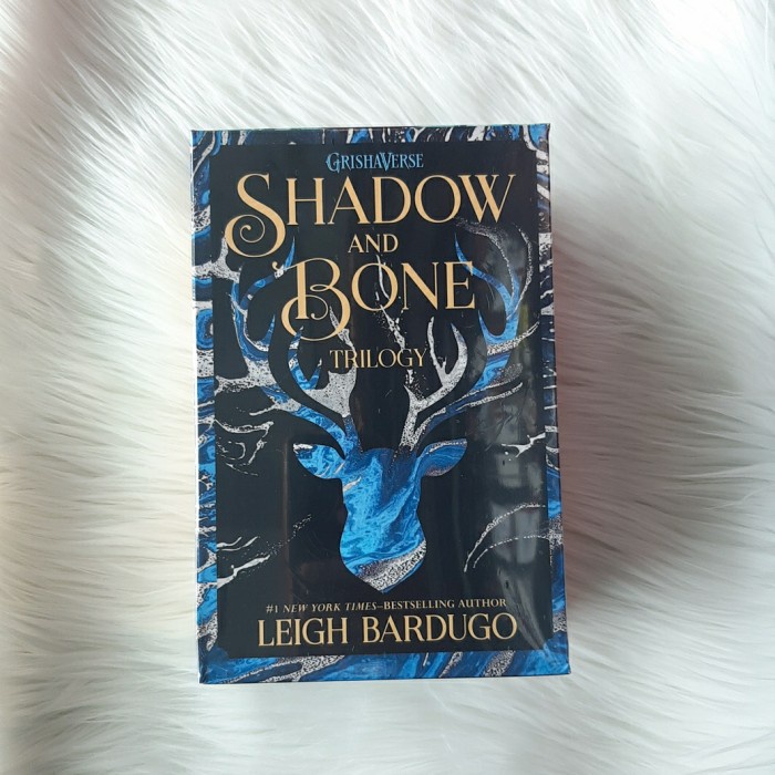 

DISKON SPESIAL SHADOW AND BONE TRILOGY BOXED SET - LEIGH BARDUGO TERBARU