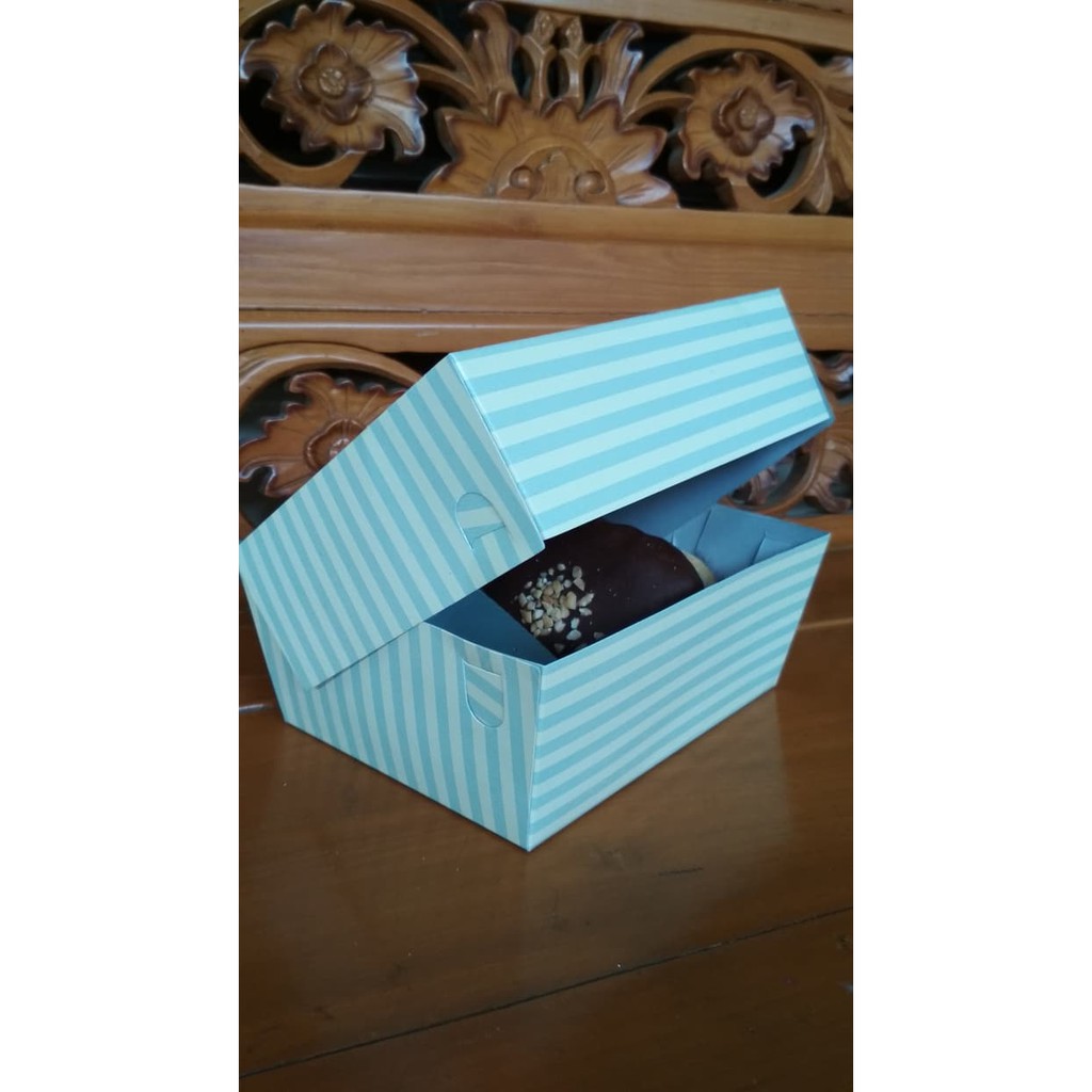 

Dijual box kue, dus kue, box snack, kotak kue, gift box, size 12x16x7 Diskon