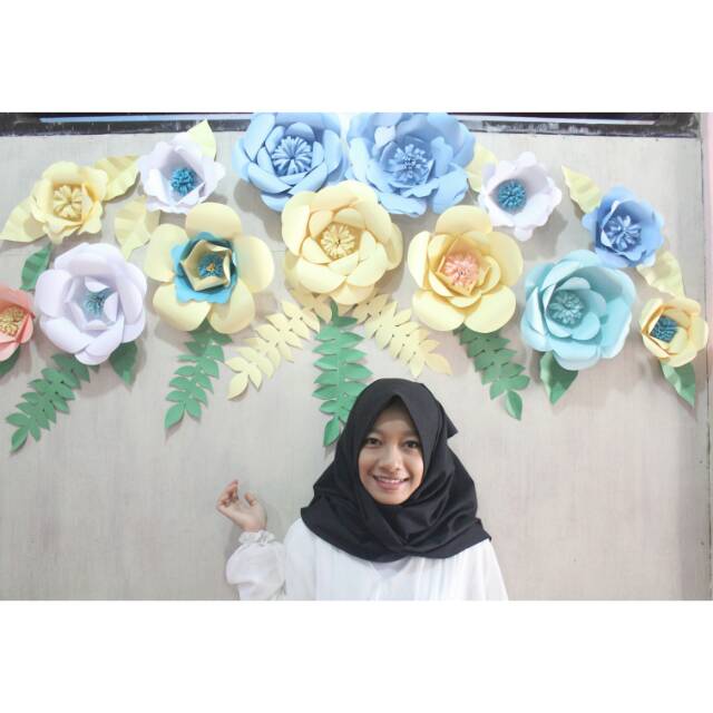 

Paper flower backdrop mix colors Paket 120k (13bunga)