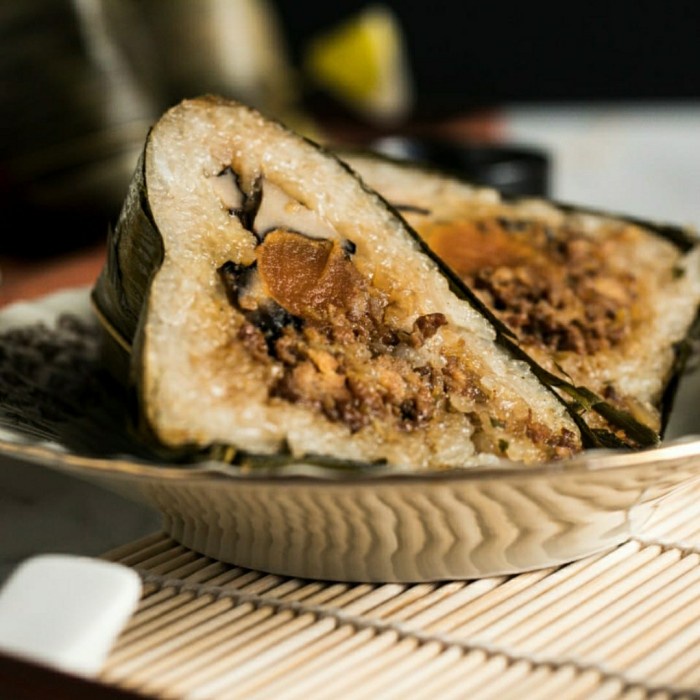 

(BISA COD) halal bacang SPESIAL ayam, jamur, dan telur asin - Beras