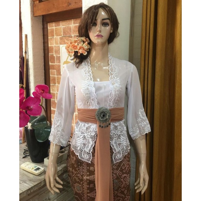 Kebaya Jadi Cleopatra versi 2 /kebaya jadi bordir warna putih bali / kebaya bali murah-Putih 4