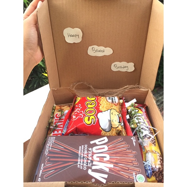 

hampers snack & bouquet bunga