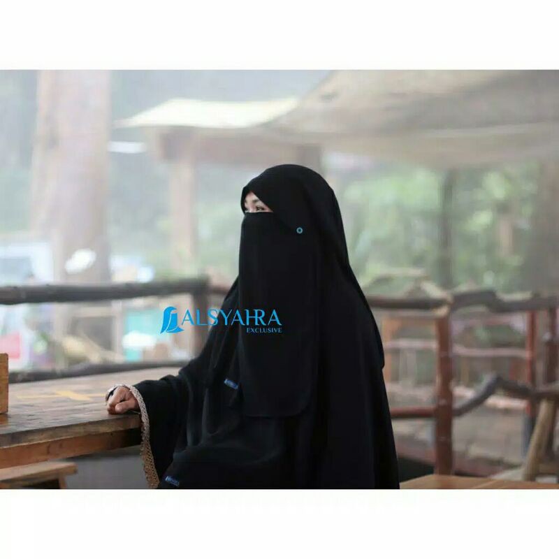 Niqab Yaman Poni Kancing Raudhah Sifon Silk Jetblack Alsyahra Exclusive