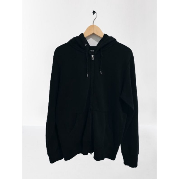 ZH Uniqlo Hitam