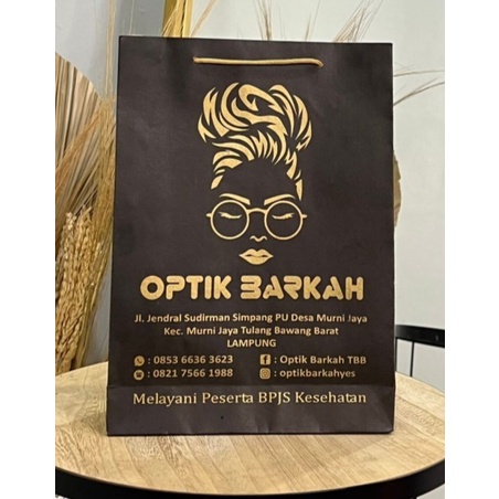 

Paper Bag Hitam Custom Logo Nama Toko / Paperbag Costum Logo / Tas Paper Bag Design Sendiri Yang Kamu Mau / Tas Souvenir Cetak Tulisan Free Design