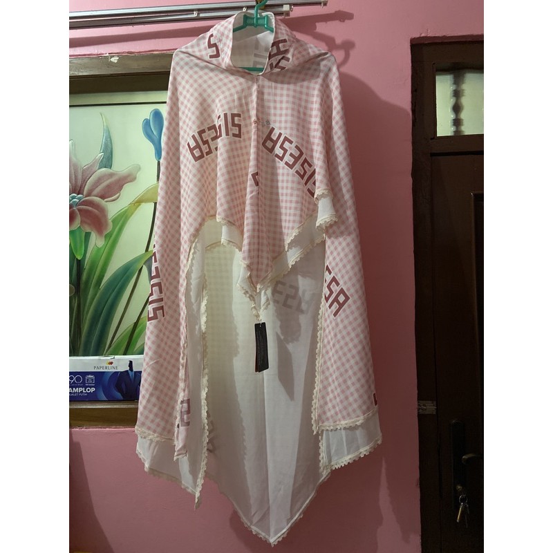 Khimar Ayra Light Coral renda putih Sisesa NWT