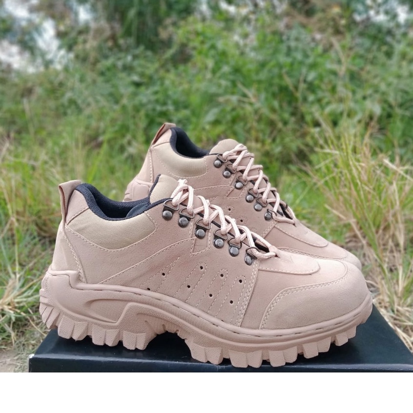 Sepatu Gunung Safety Boot Ujung Besi Peria Wanita Hiking Outdoor 4inc